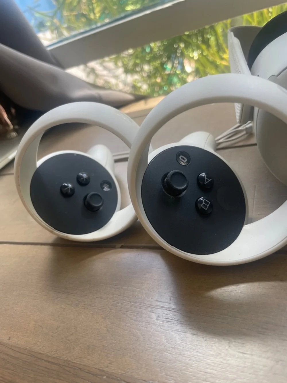 Oculus white standalone VR headset with white controllers and black face gasket